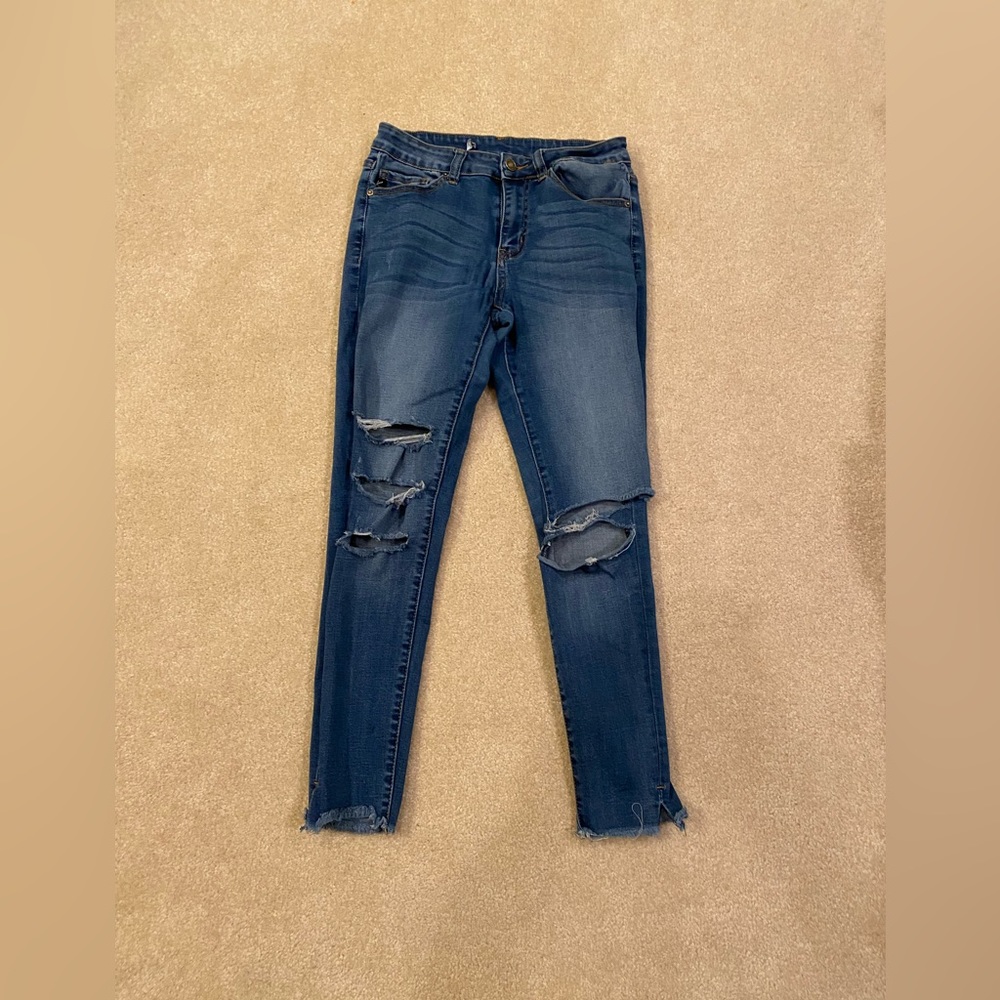 KanCan Distressed Jeans (Size 5/26)